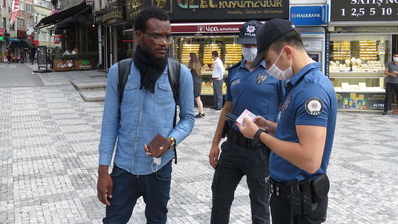 Kadıköy'de denetim; Maske takmayanlara ceza yağdı