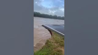 பாடல் இயற்றிப் பாடியோர் யாரென தெரியல்லகண்ணீர்வழிந்தோட செய்கின்றதுபாடல்