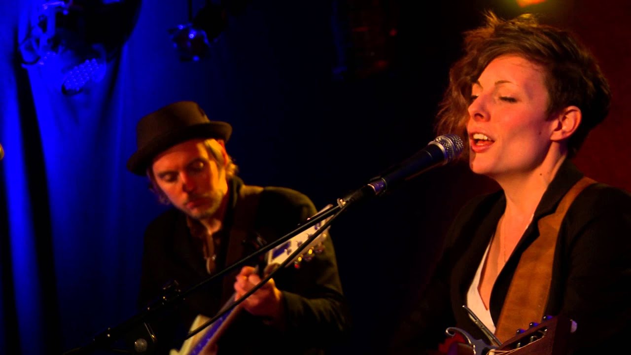 Guarda Christina Martin & Dale Murray - Sleeping With A Stranger su YouTube Guarda Christina Martin & Dale Murray - Sleeping With A Stranger su YouTube