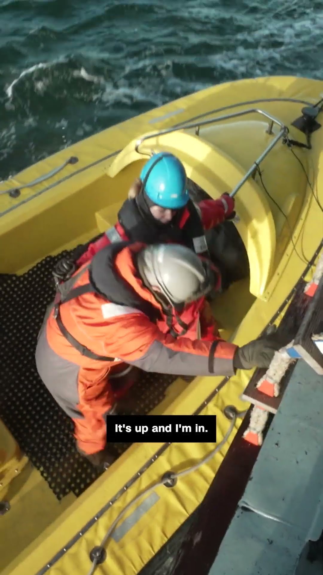 CNN reporter’s tricky boat transfer on NATO mission