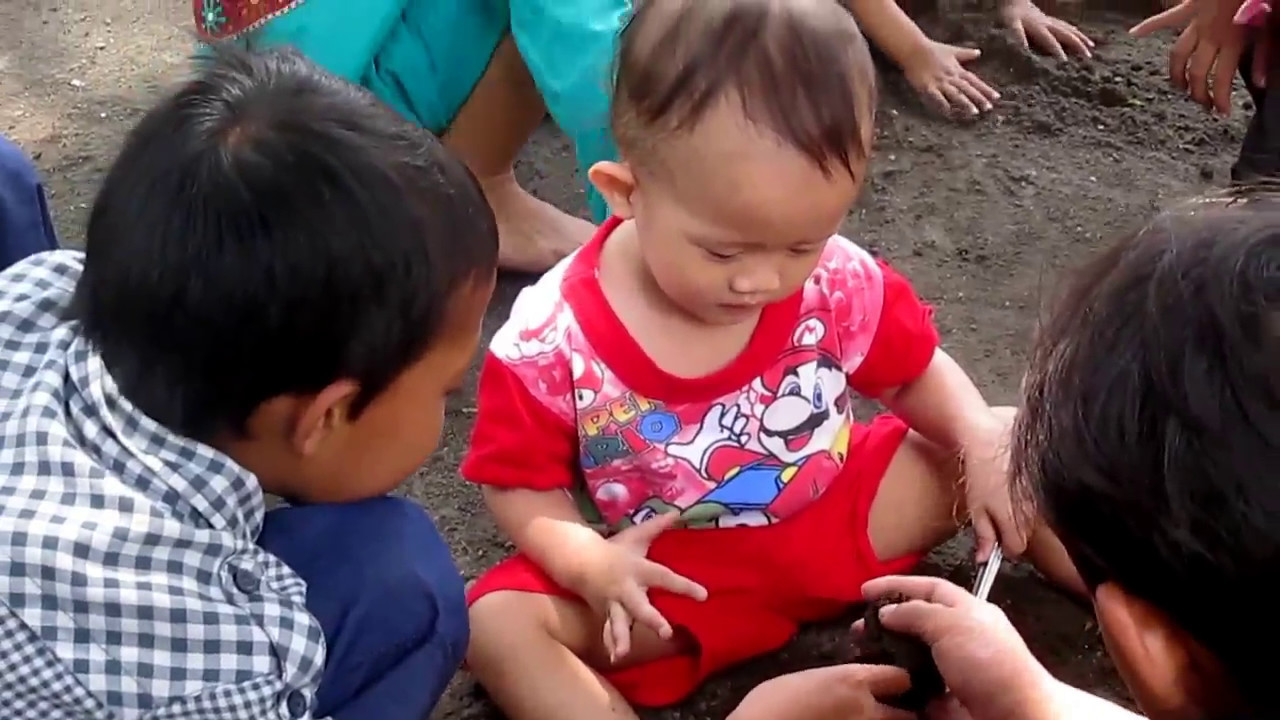  Anak  Bermain  Tanah Anak  anak  Saling Kejar kejaran Anak  