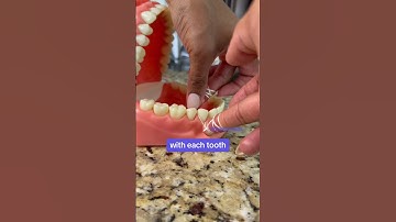 If you are wondering if floss picks work, watch this! #dentalhygiene #oralcare #teeth #plaque #floss