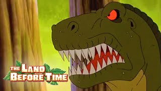 The Gigantosaurus Sharptooth! | The Land Before Time | Mini Moments