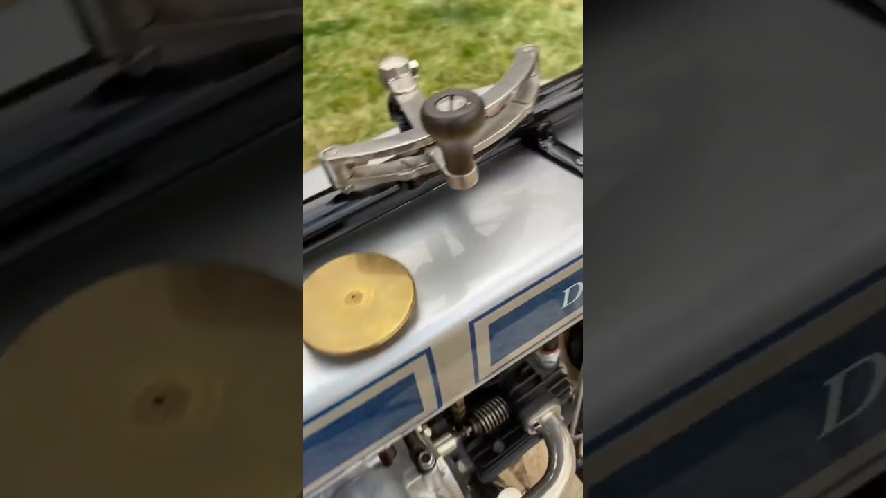 1922 Douglas 4HP B22 (600cc horizontally opposed twin cylinder engine)