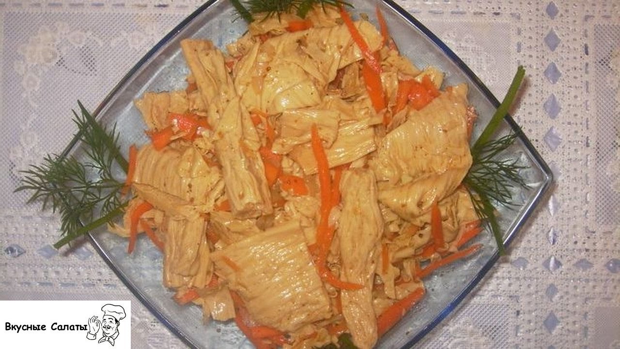Мясо по корейски рецепт с морковью. Салат с соевым мясом. Корейский салат с соевым мясом. Соевые мясо по корейский. Соевое мясо по кррейск.