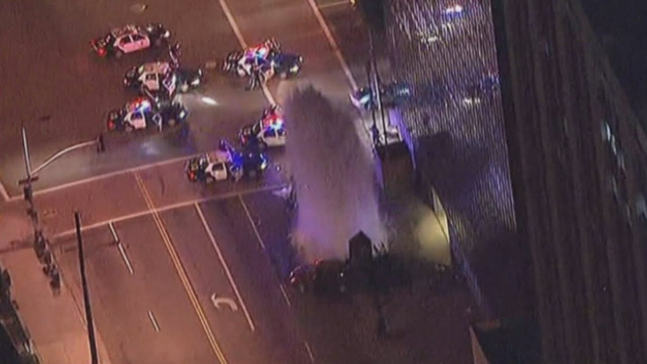 High-speed LA car chase ends in dramatic crash - YouTube