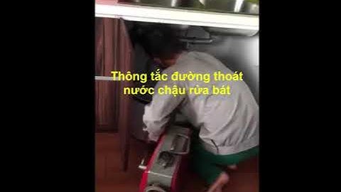 Thông tắc cống thoát nước chậu rửa bát bằng máy thông tắc lò xo