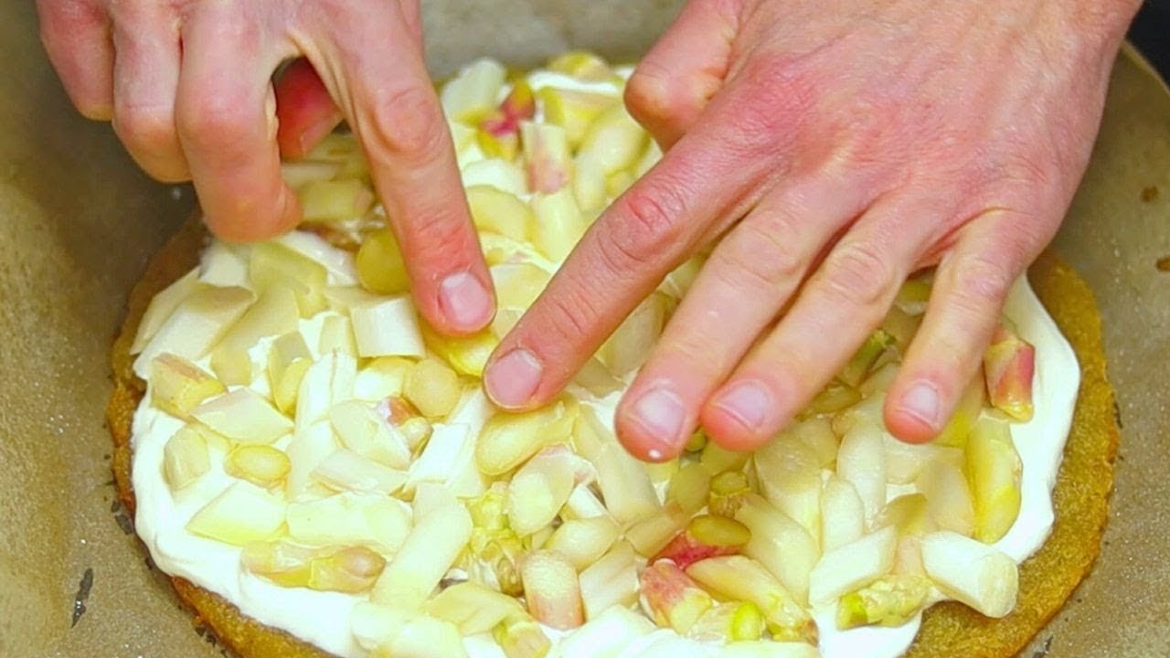 Pizza mal anders: Entdecke dieses einfache und leckere Rezept für Spargel-Kartoffel Kuchen