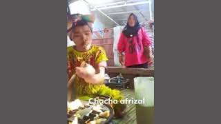 Semakin lucu episode 23 : 'ISTRINYA BAHARUDDIN buka usaha menjual kue buroncong'