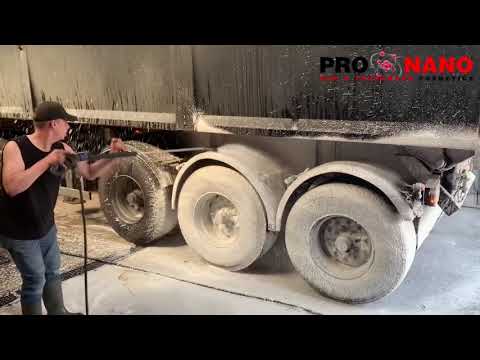 #DAF Contactless Cleaning a DIRTY Truck (100% CONTACTLESS)