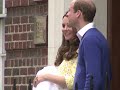 기다리던 팬들, 공주님에 환호성 Countless fans,two parents&one princess-the baby wait is over