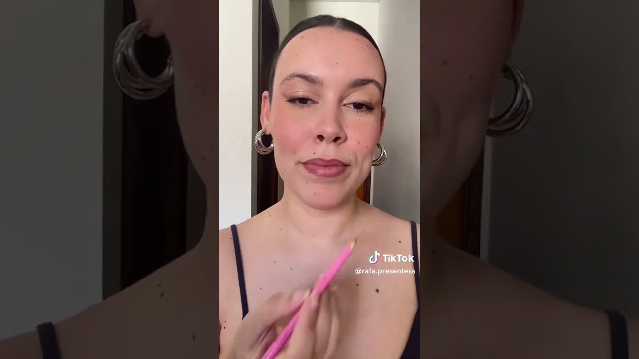 Lápis labial Nude plenitude Avon Color Trend