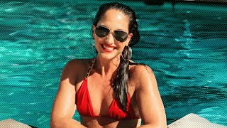Emily Compagno’s Stunning Figure Takes the Spotlight