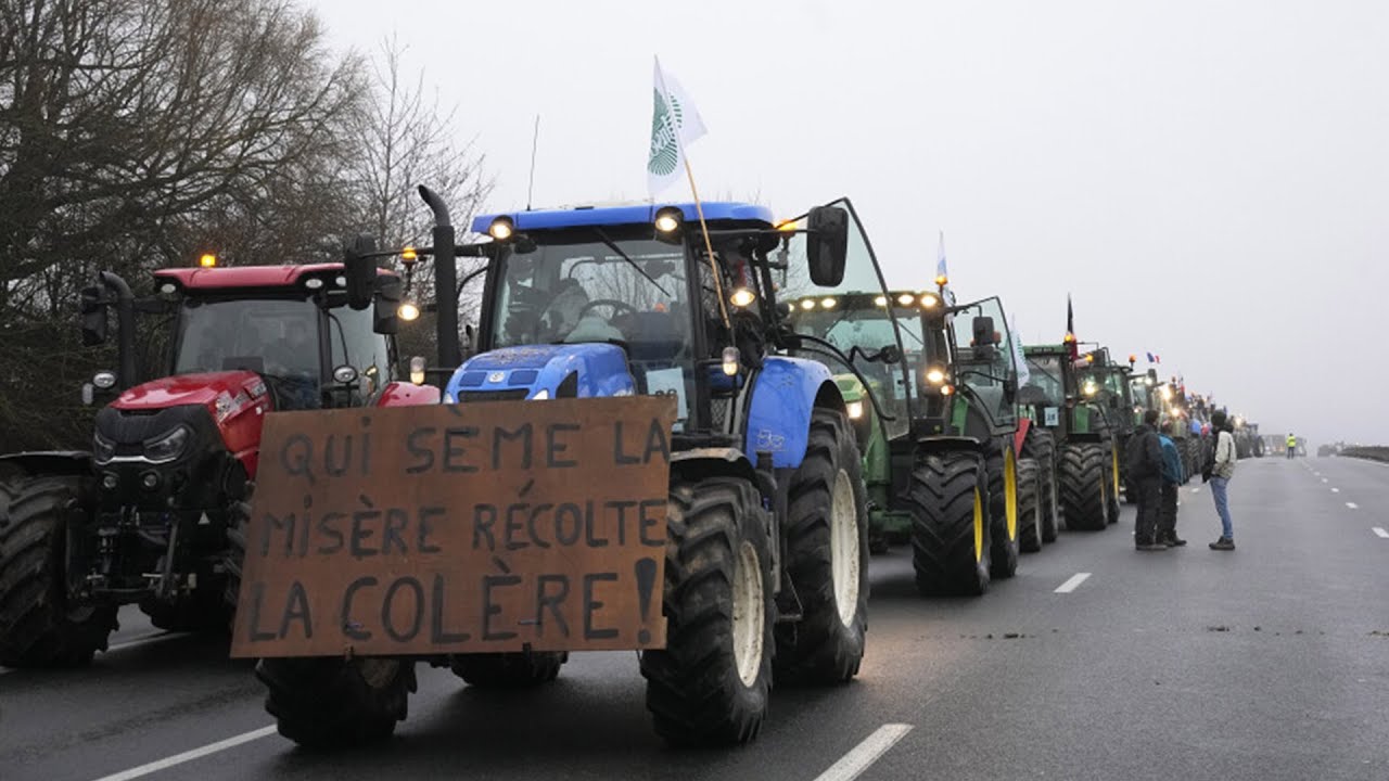 Протестующие фермеры встали лагерем у аграрной вставки в Париже