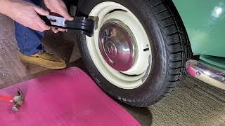 A very easy way to remove hubcaps without damage