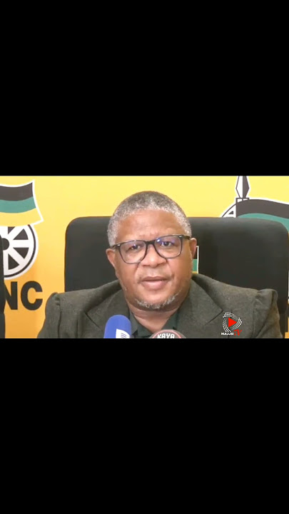 Mbalula uthi i-uniform ebigqokwe uMkhwanazi ibikutshela ukuthi asidlali la