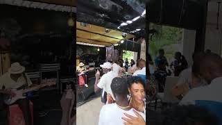 Kizomba & Semba in Angola, Os Kiezos & Calabeto "Ela é bomba" at Unidade Africana