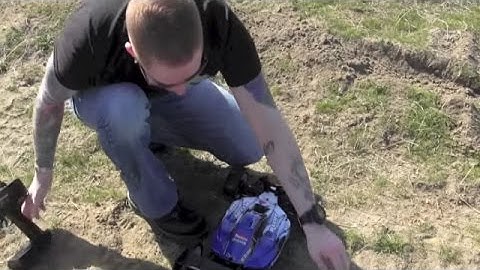 Team Associated RC8.2e RTR Running Video With First Impressions.