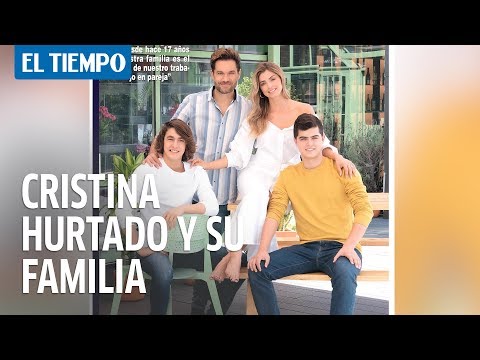 Cristina Hurtado posa con su esposo Josse y sus hijos