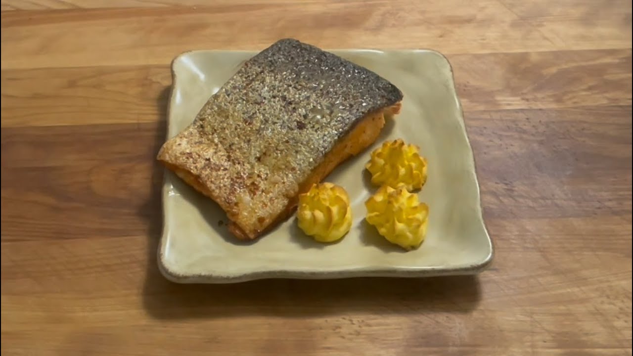 Simple Meals 1 Salmon Filet and Duchesse Potatoes with Beurre Blanc