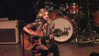 Juliet Simms playing an acoustic cover of a Glen Hansard song