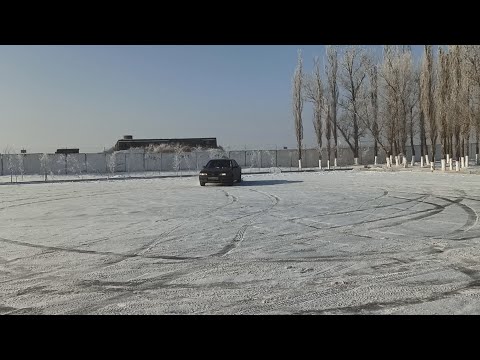 Дрифт на переднем приводе зимой на Nissan Primera