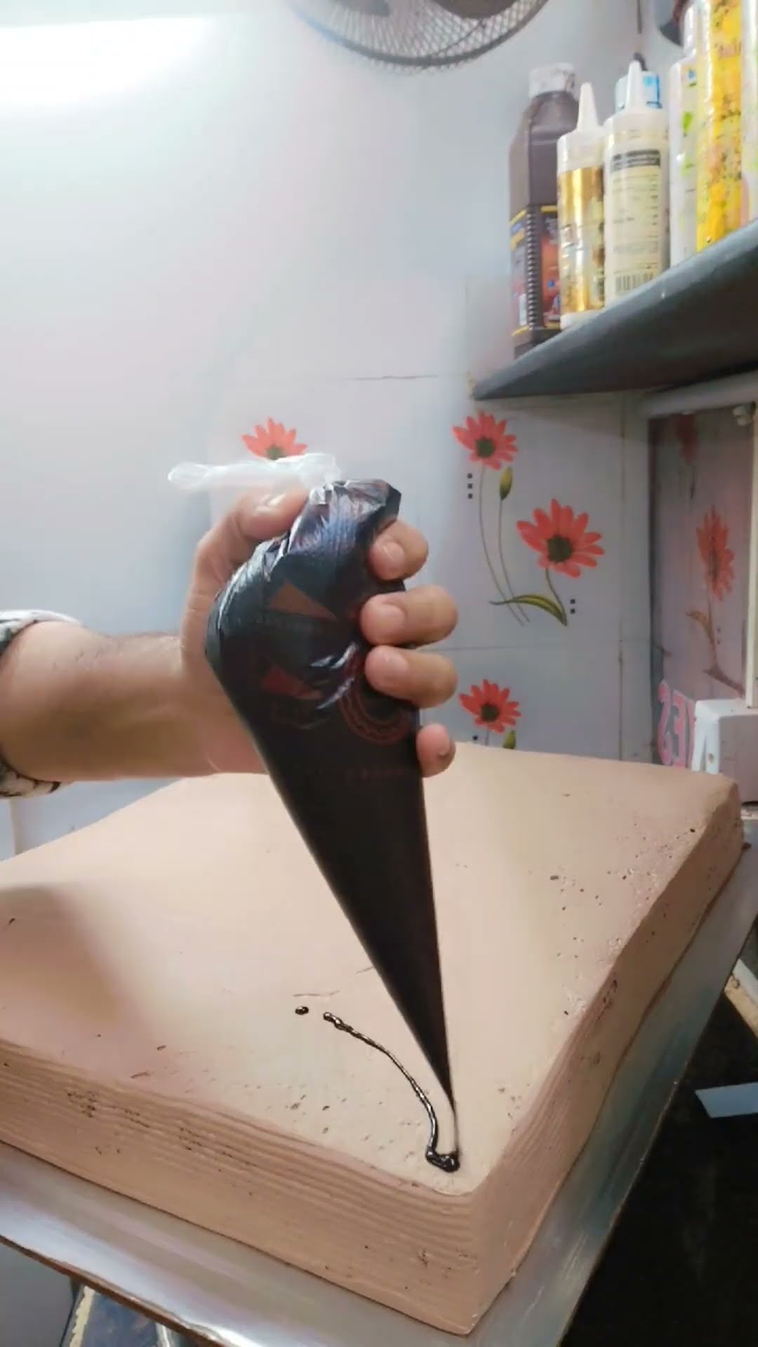 Subah subah 😯 itana bada Oder Choclate orange 🍊 Cake 😋😋 amezing ... Subah subah 😯 itana bada Oder Choclate orange 🍊 Cake 😋😋 amezing ...