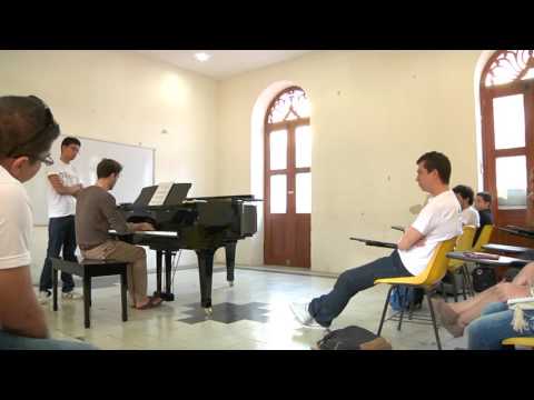 En Corto  Mauricio Vallina - Pianista