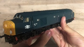 Opening the BR blue class 40 by Bachmann part 1