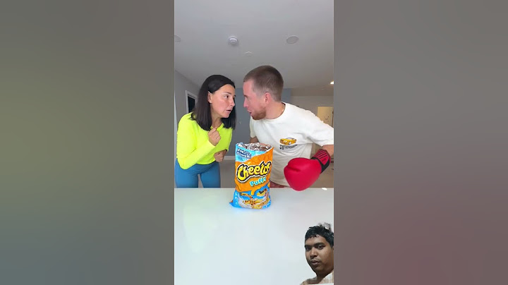 He FOUND an ALIEN in her CHIPS 😱👽🤣CREDIT TO: Yoeslan 🥰#comedy​  #tiktok​  #viral​ #funny​ #found