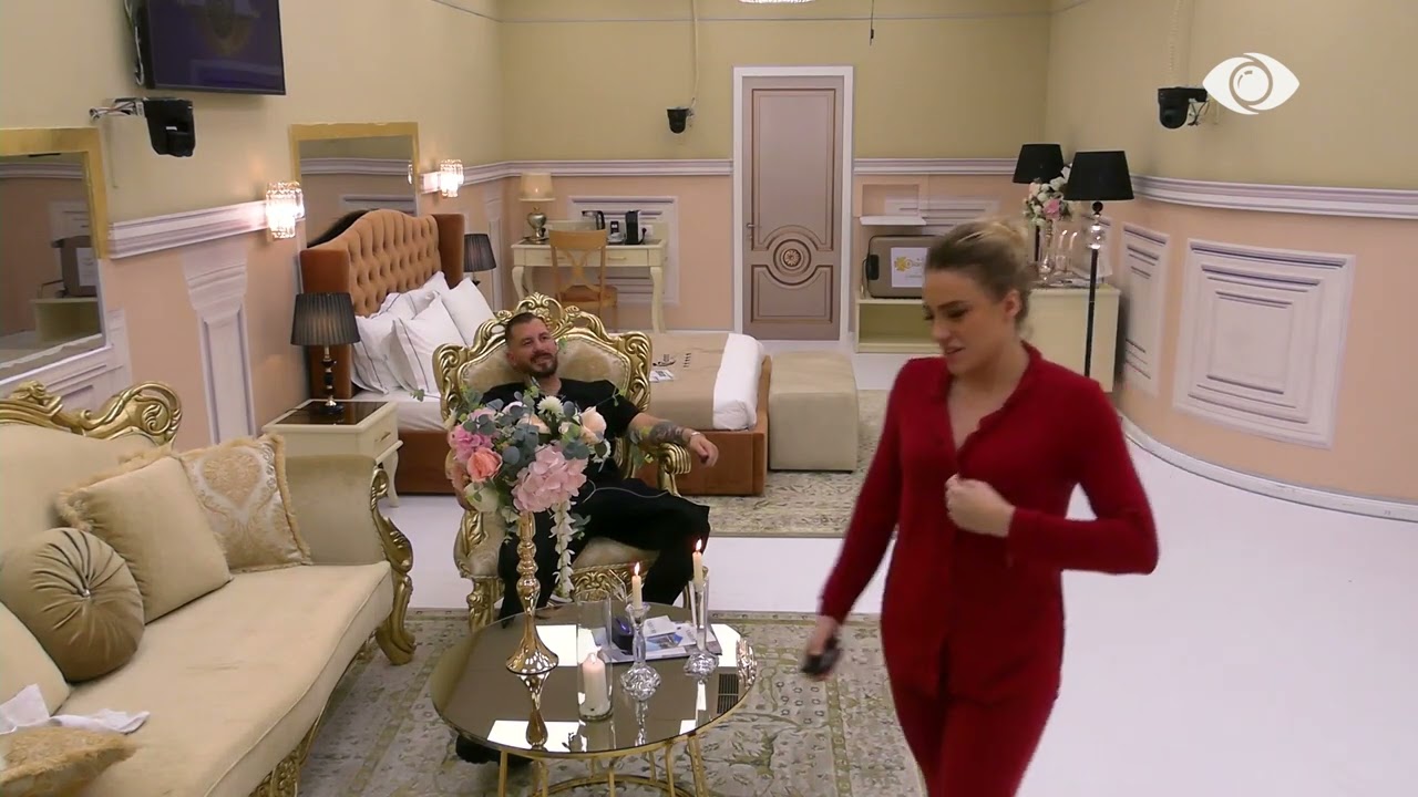 “Hajde pak këtu”/ Heidi i ruan distancë, Romeo i afrohet ta puth: Po bën interesanten, qetësohu