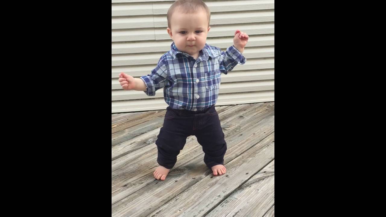 baby walking at 8 months