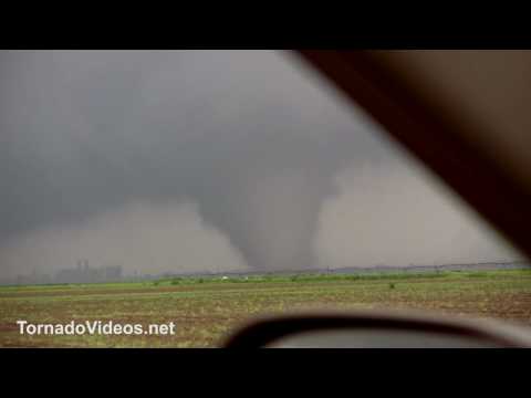 HIGH DEFINITION Insane video of a violent tornado ...