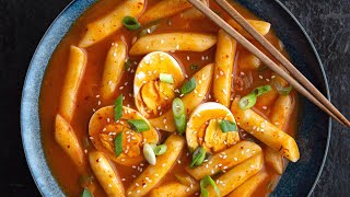 Tteokbokki - Korean Spicy Rice Cake Stir Fry [10 Minute Prep!]