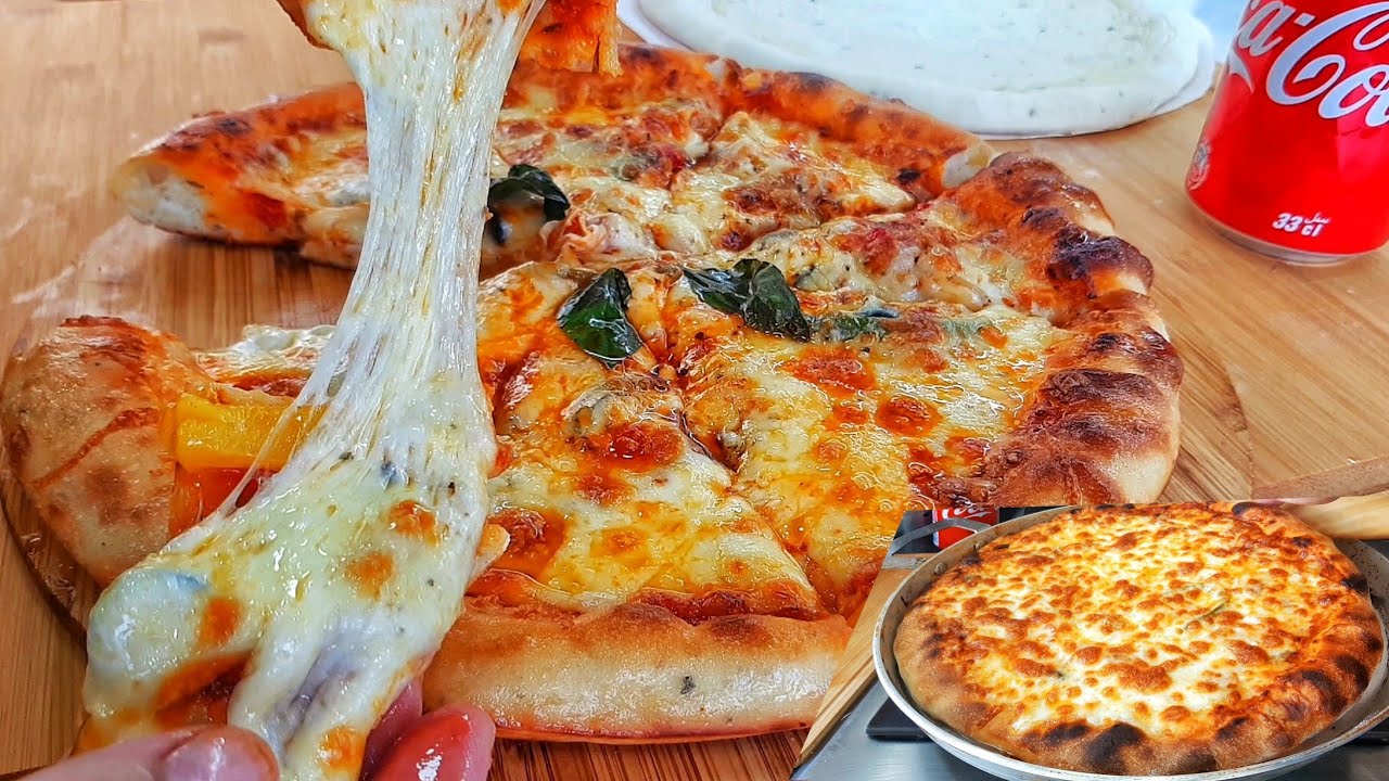 بدون عجن او مجهود 😩بيتزا المحلات الإيطالية فالمقلاة🍕 بلا عذاب في 5 دقائق بعجين ناجح بلا حليب أو بيض