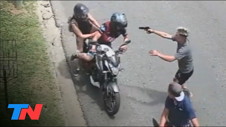 QUISIERON ROBARLE LA MOTO A UN POLICÍA Y ESCAPARON CORRIENDO