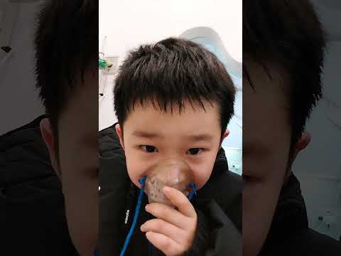 산소마스크 낀 유아