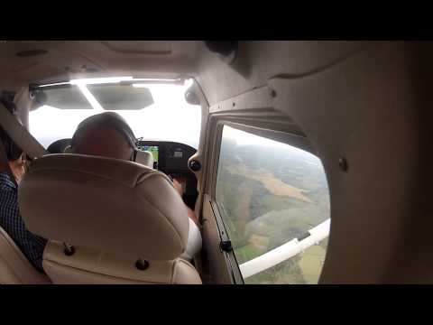 Video: Hur man flyger en Cessna (med bilder)