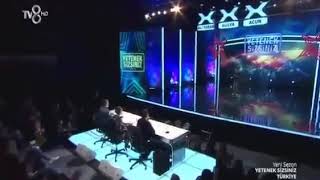 Yetenek Sizsiniz-El Şıklatan Adam