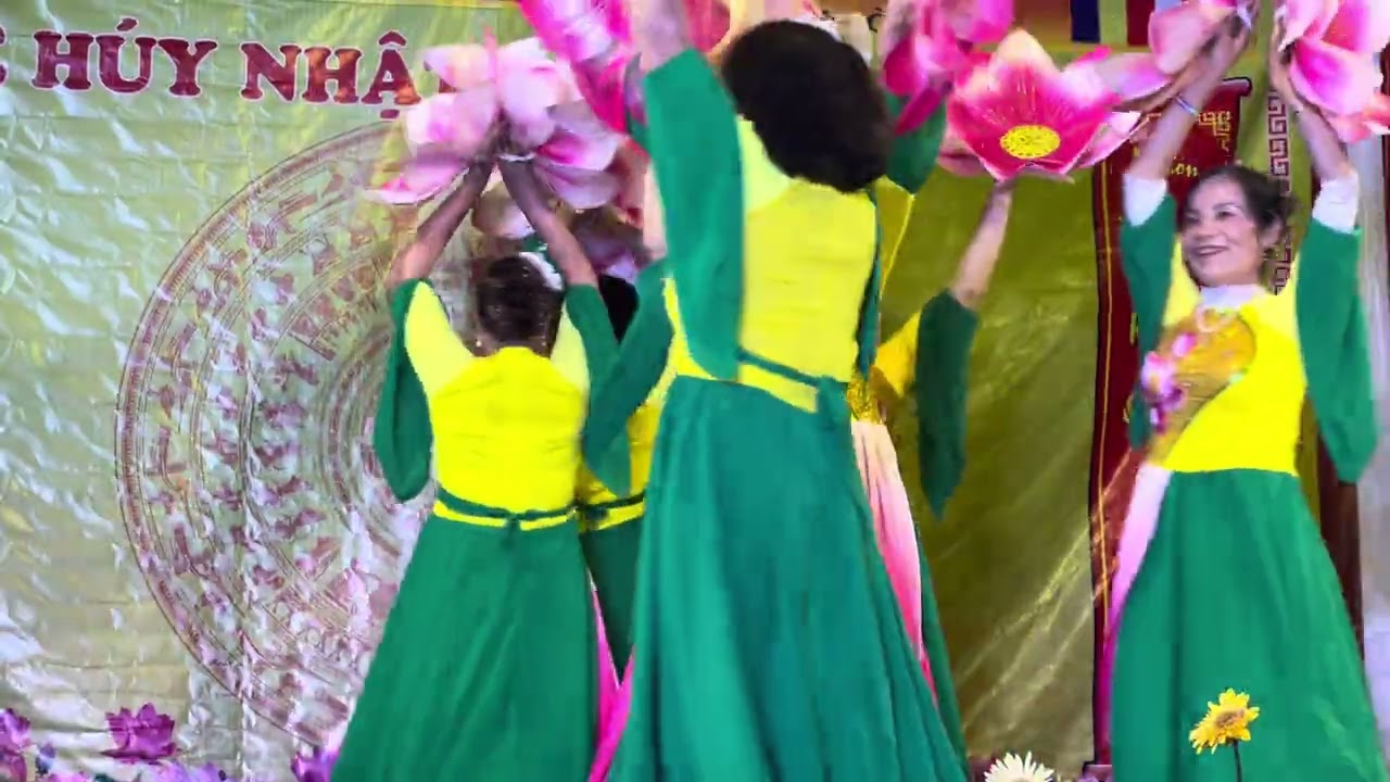 Hải đoàn tùng - mùa xuân em đi lễ chùa