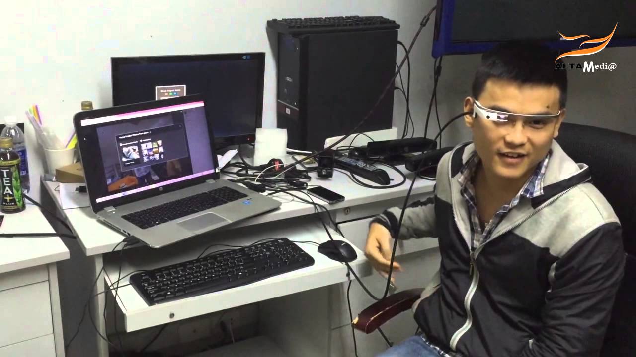 ALTA MEDIA GOOGLE GLASS ON HAND digital marketing