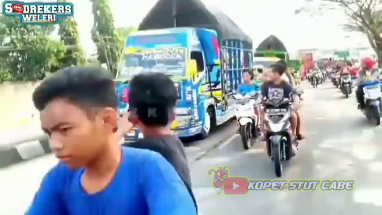 Kumpulan video truk oleng  YouTube