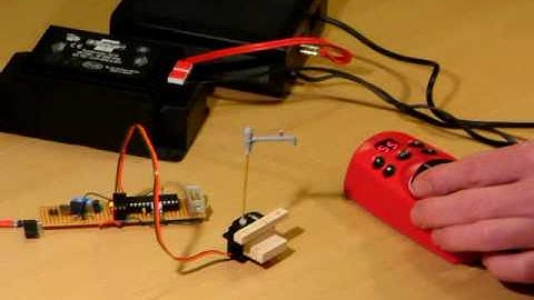 testing my new self-made dcc accessory decoder with low-cost servo