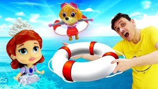 Video e giochi per bambini. La principessa Sofia, Gufetta e Amber  giocano in piscina. screenshot 5