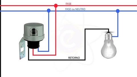 Instalação de  uma fotocélula é lâmpada.