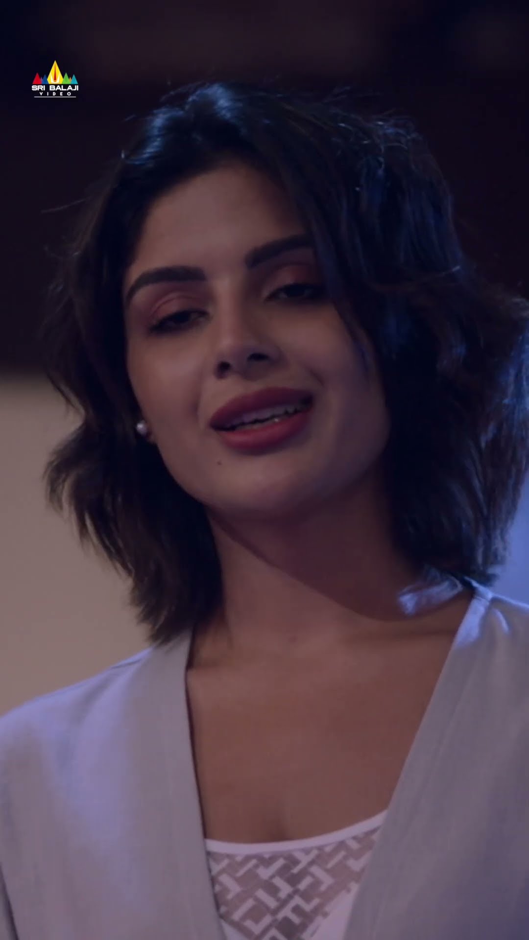 నేను ఒంటరి అమ్మాయిని ఇక్కడ ఒక్కదాన్నే ఉంటాను ! #erida | #samyukthamenon | #ytshorts | #youtubeshorts