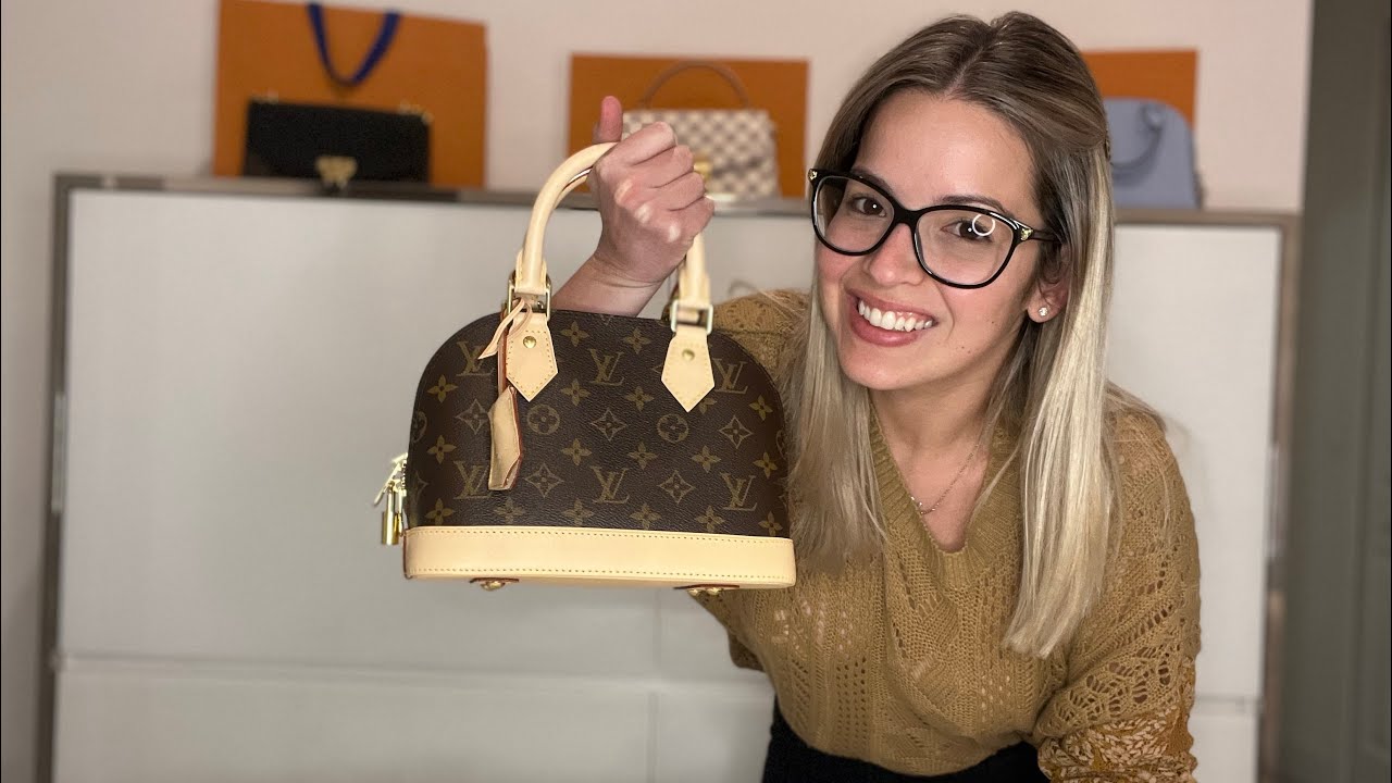 What's in my Bag  Louis Vuitton Alma BB Damier Ebene 