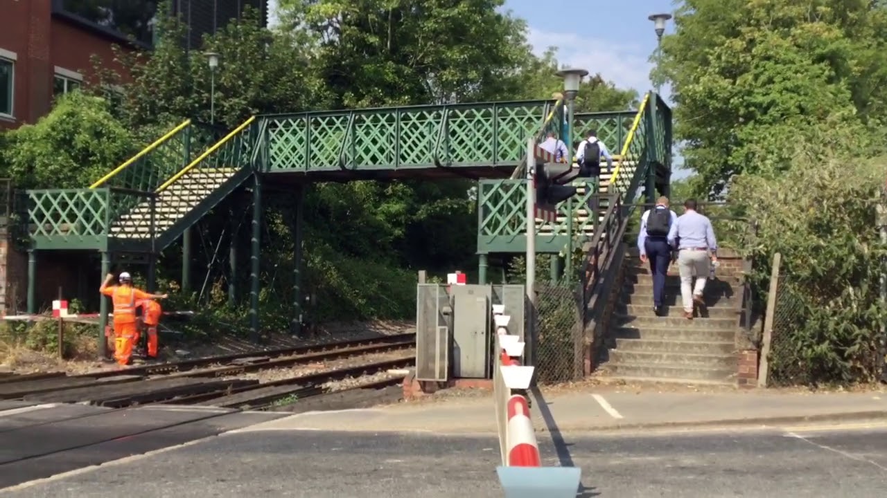 Reigate Station Level Crossing (Surrey) Thursday 26.07.2018 YouTube
