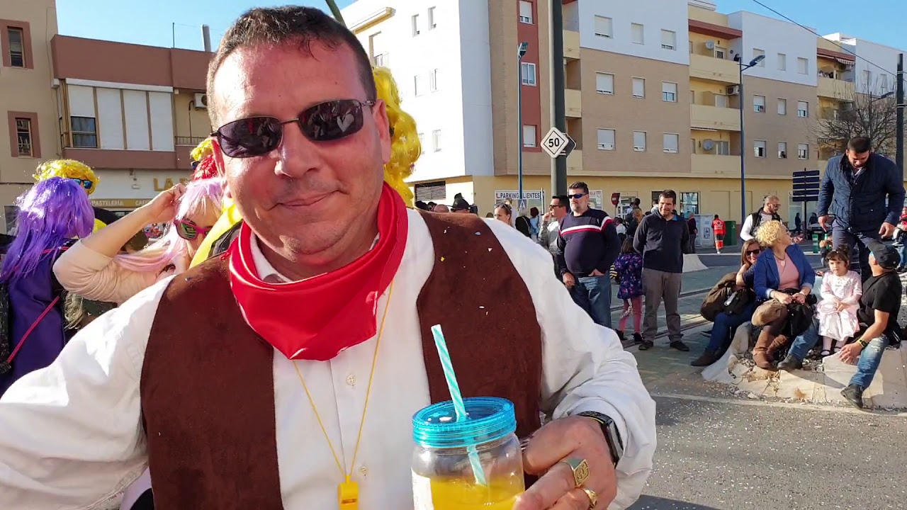 Cabalgata del Humor en Chiclana comparsas ana carolina