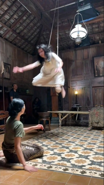 içine cin girmiş kadın kamera arkası #dabbe #kameraarkası #behindthescenes
